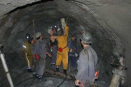 商城工程爆破中的危险因素分析以及应对工程爆破危险的措施